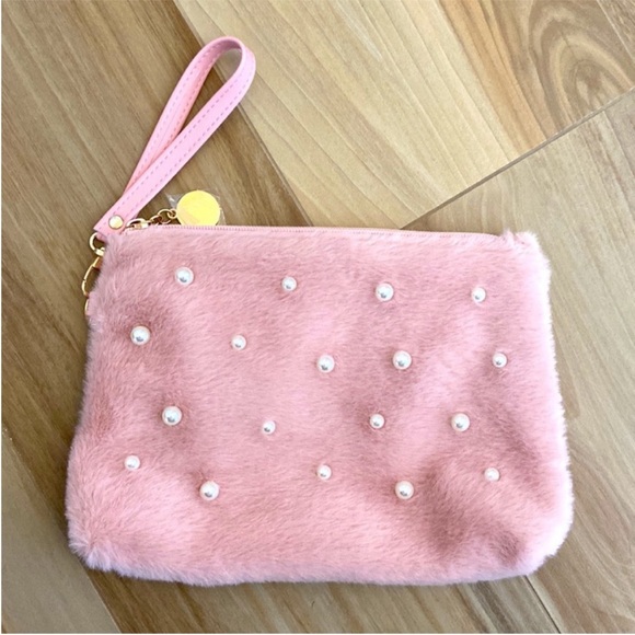 Faux fur and faux pearl clutch. - Picture 1 of 7